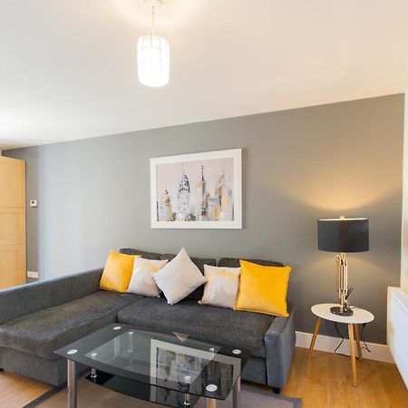 Velvet 1-Bedroom Apartment, Clockhouse, هوديسدون المظهر الخارجي الصورة