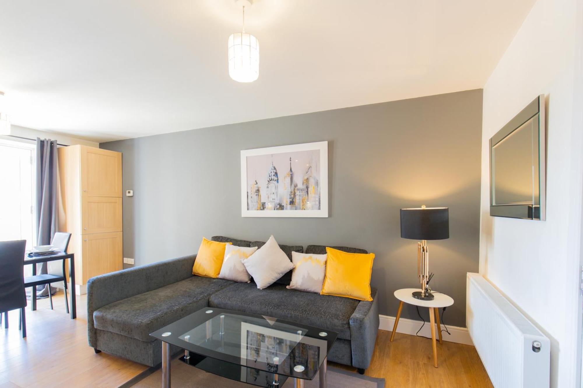 Velvet 1-Bedroom Apartment, Clockhouse, هوديسدون المظهر الخارجي الصورة