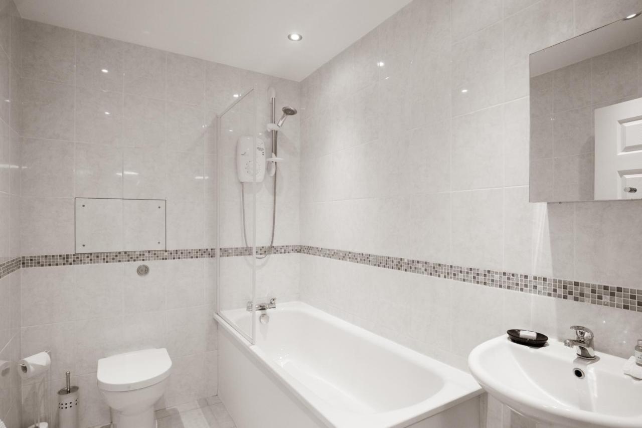 Velvet 1-Bedroom Apartment, Clockhouse, هوديسدون المظهر الخارجي الصورة